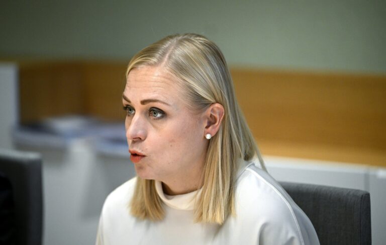 Ministeri Valtonen julkistaa arktisen ulko- ja turvallisuuspolitiikan linjauksen