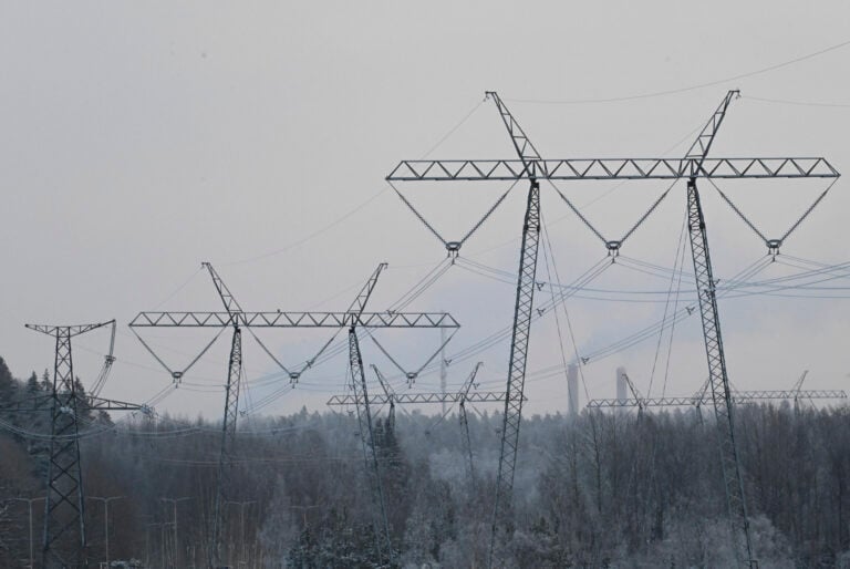 Voimalinjoja pakkaskelissä