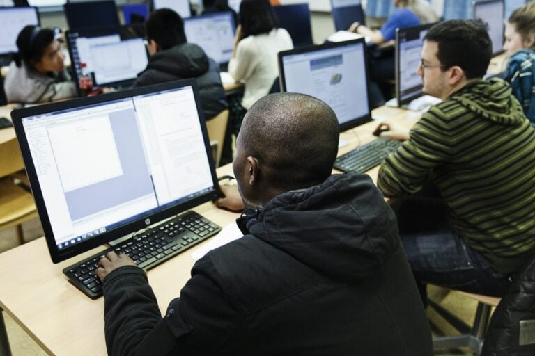 Maahanmuuttajien koulutuksen raportin luovutus