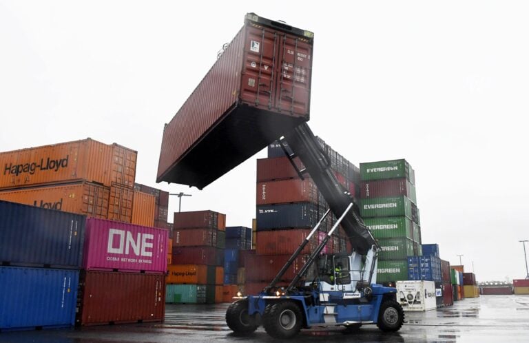 Vuosaaren satama - tukilakot