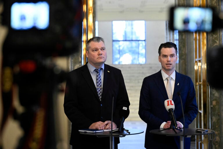 Eduskunnan puolustusvaliokunta keskustelee mm