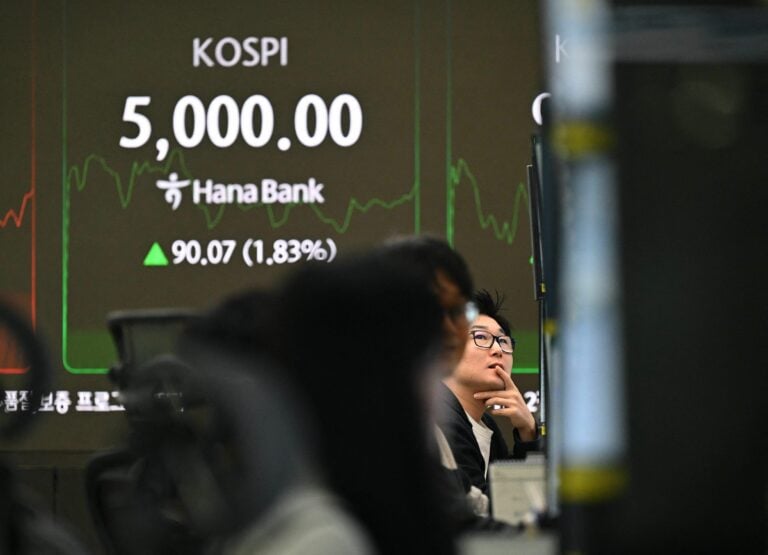 TOPSHOT-SKOREA-ECONOMY-STOCKS