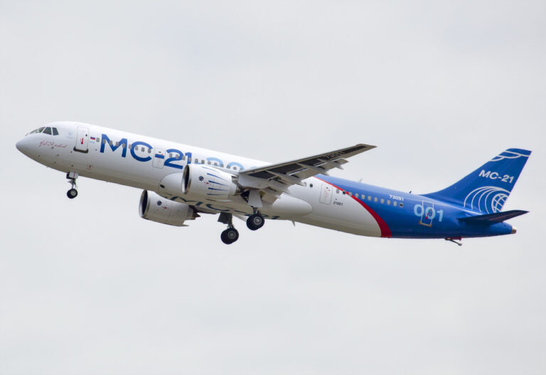 Maiden_flight_of_MC-21