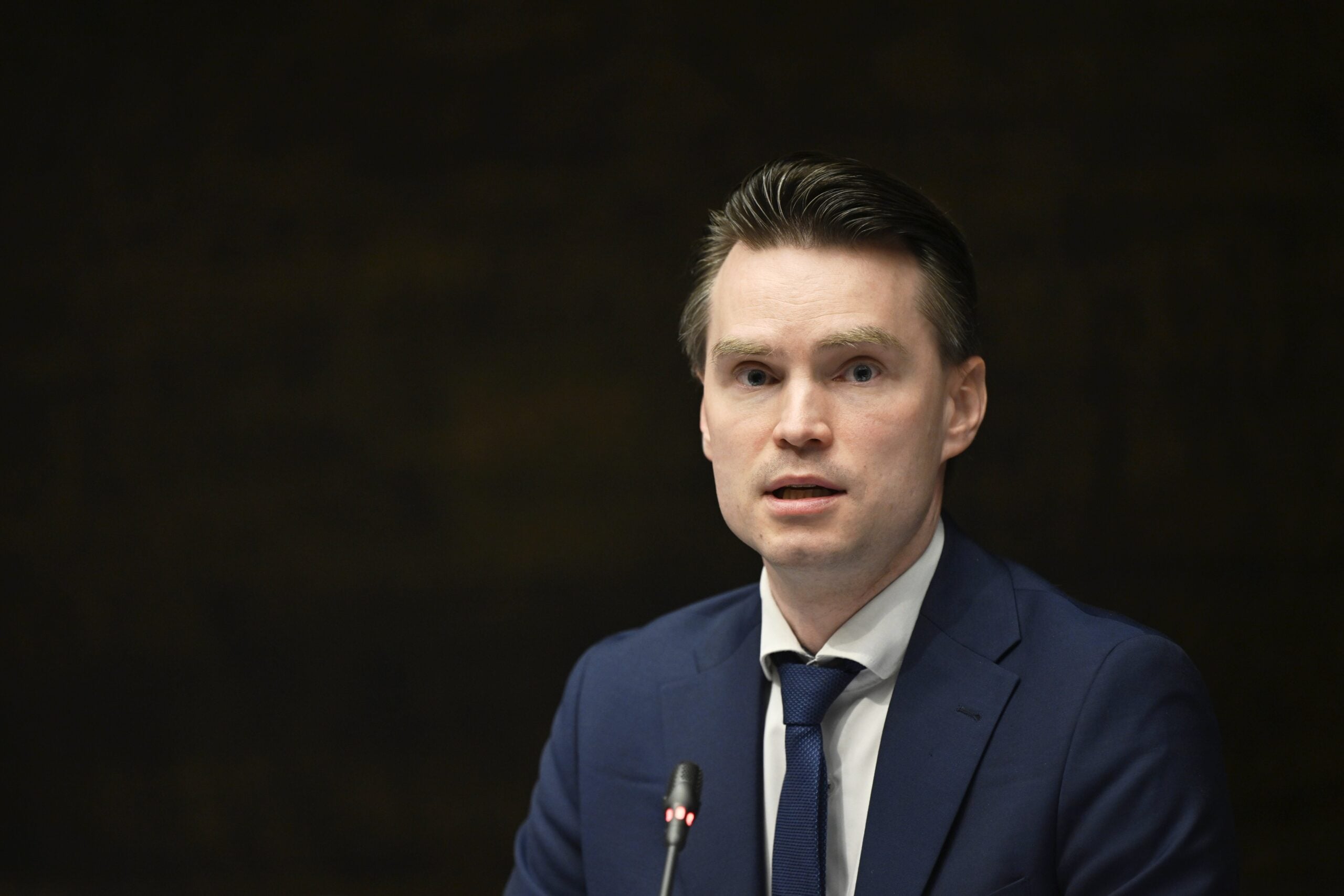 ”Ei dramatiikkaa” – valiokuntajohtaja torjuu spekulaatiot muutoksista Natossa