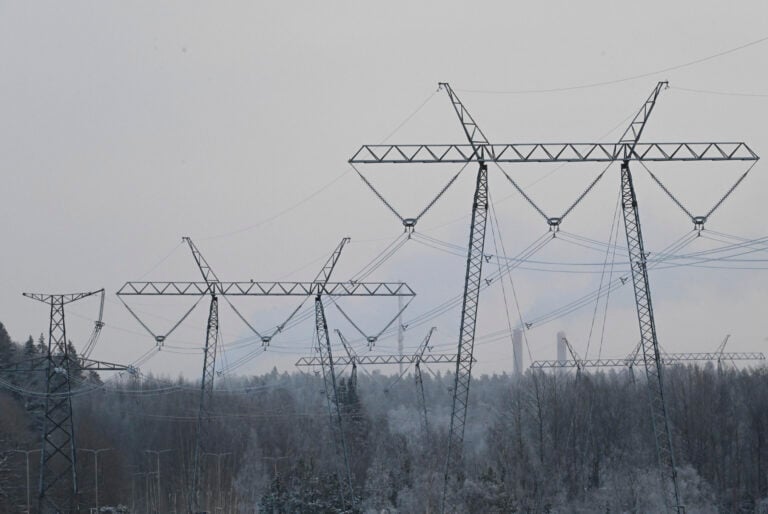 Voimalinjoja pakkaskelissä