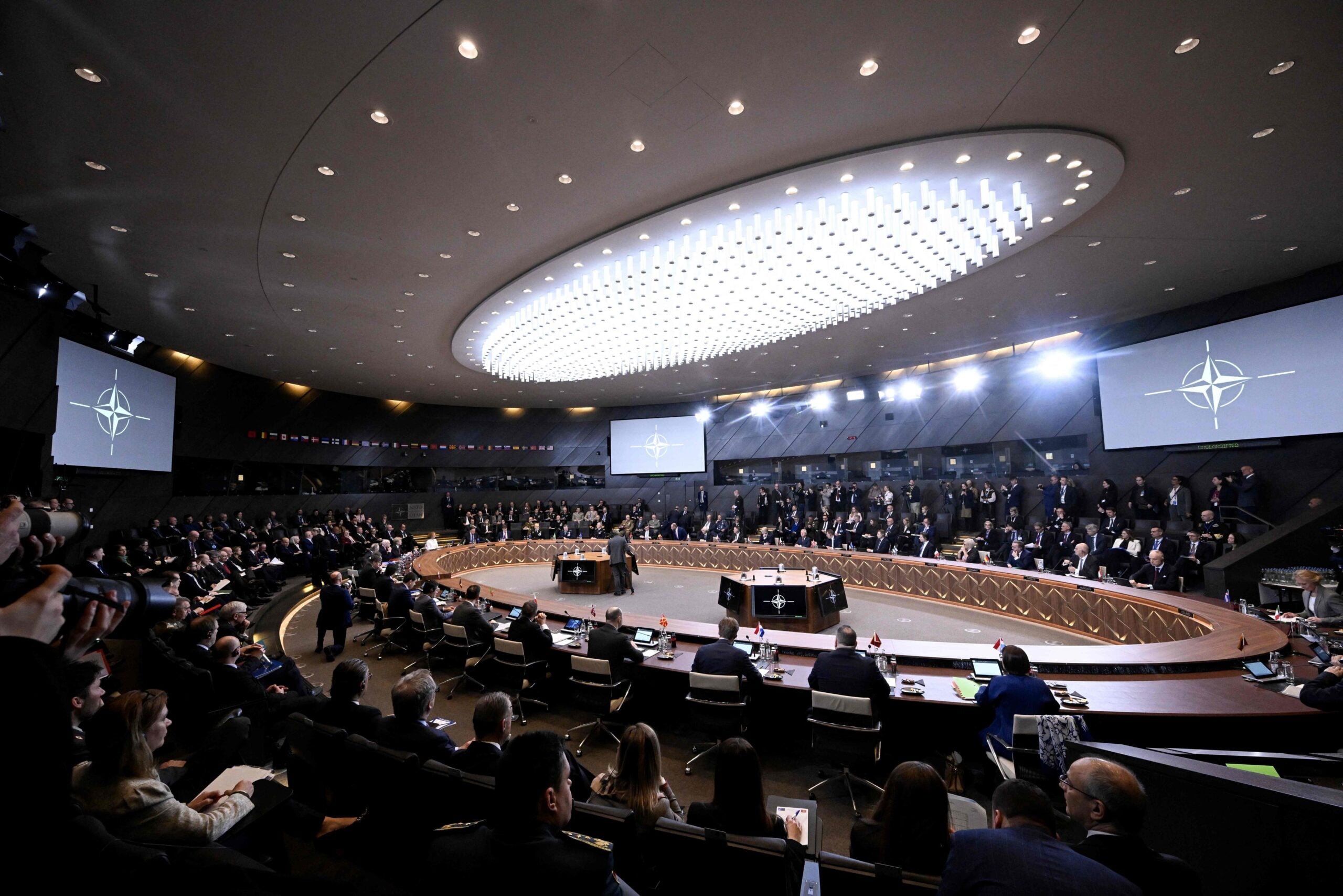 ”Euroopan täytyy asettaa taloutensa sotakannalle”