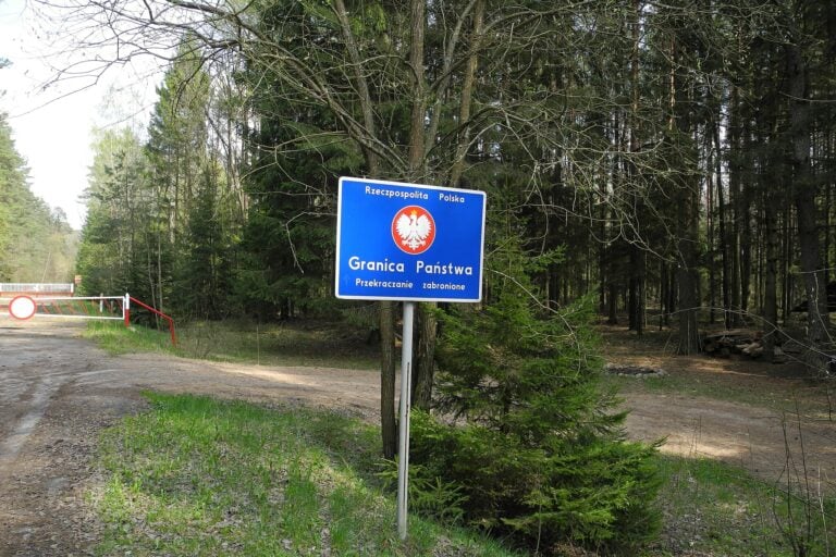 2048px-2014-04-17_Granica_polsko-białoruska