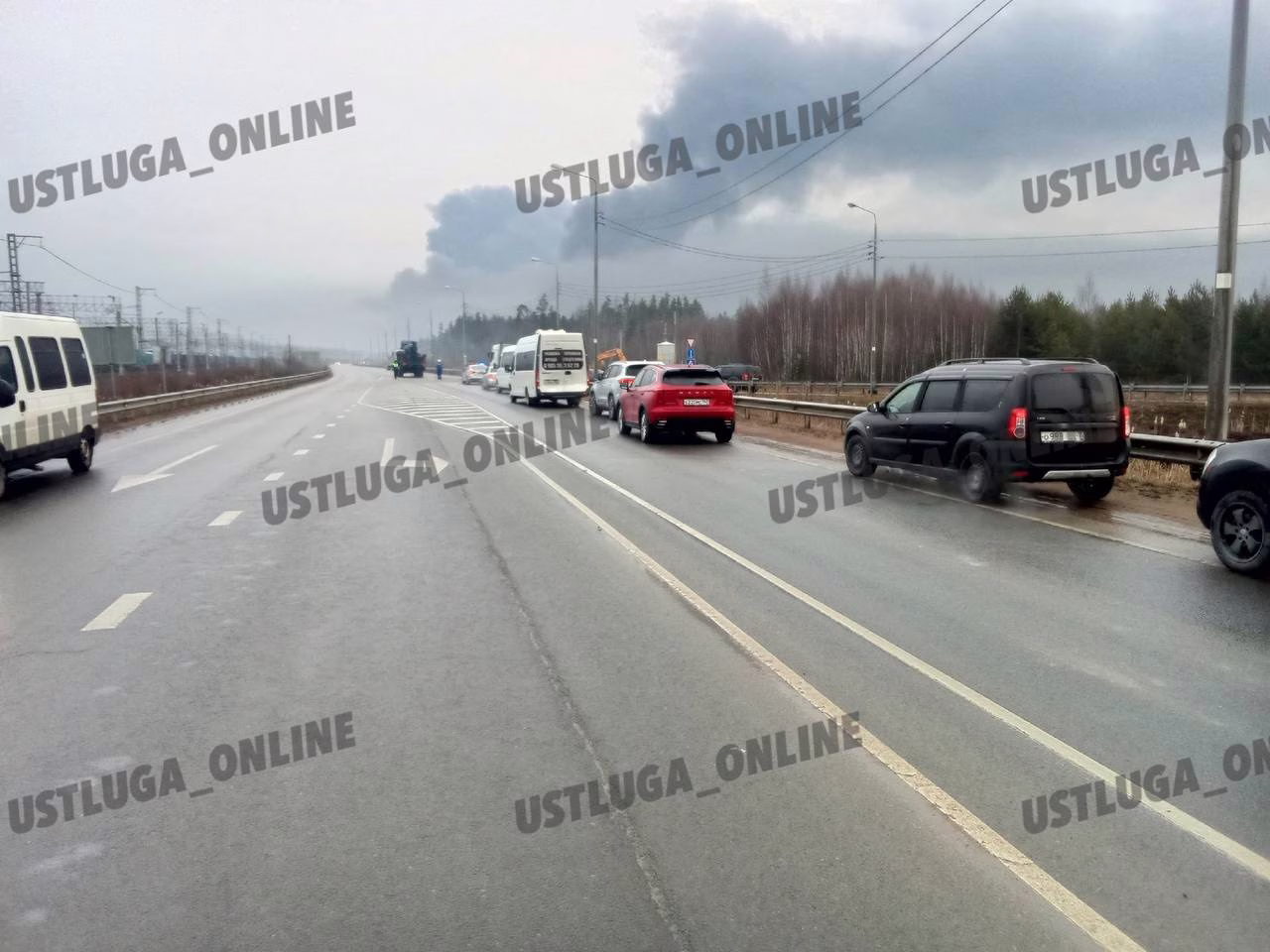 Ukraina iski taas: Laukaansuusta nousee savupatsas