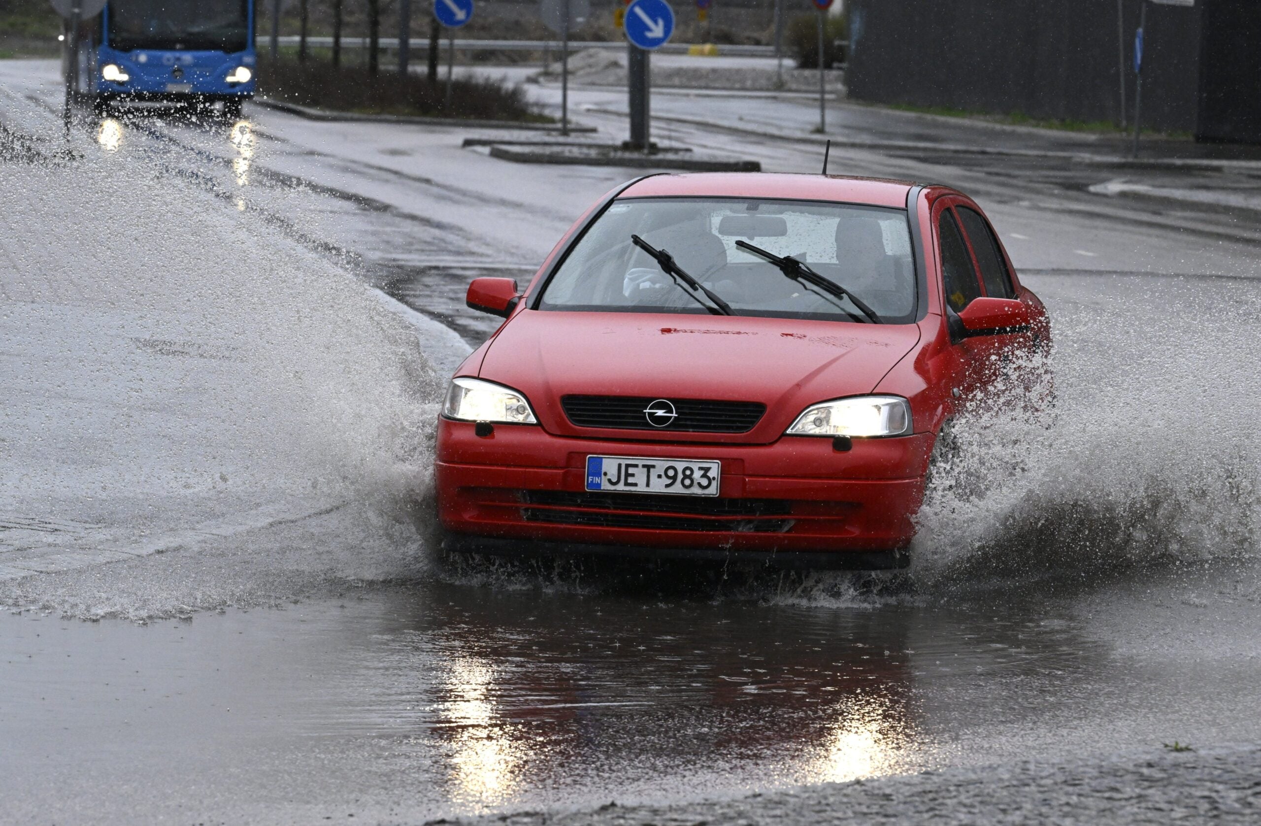 Kevätmyrsky iskee viikonloppuna – voi aiheuttaa merkittäviä vahinkoja