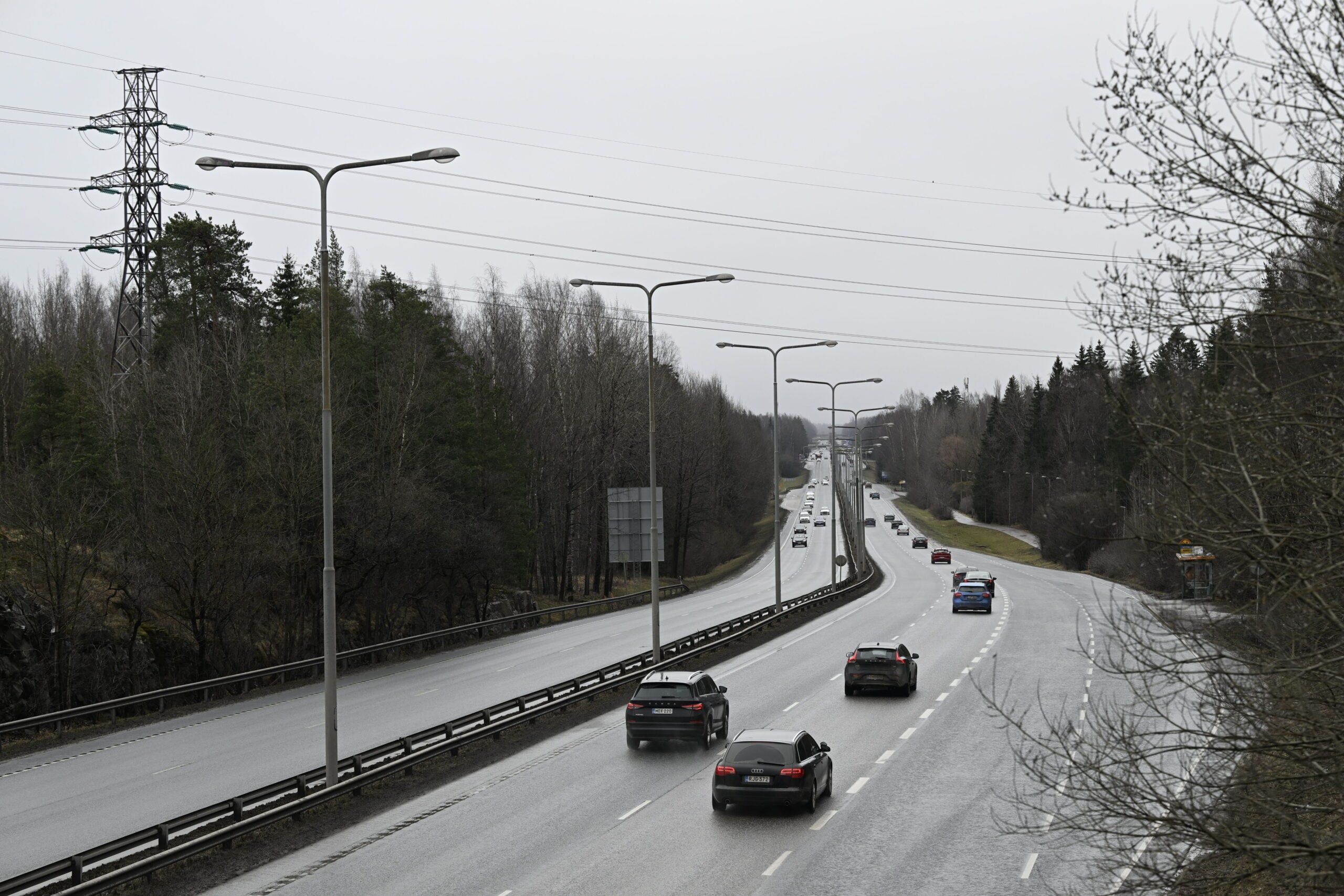 17-vuotiaiden yöajelua rajoitetaan lakimuutoksella