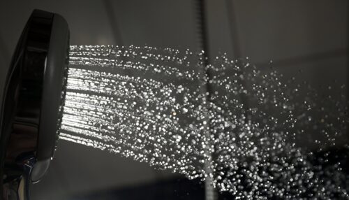 suihku kylpyhuone