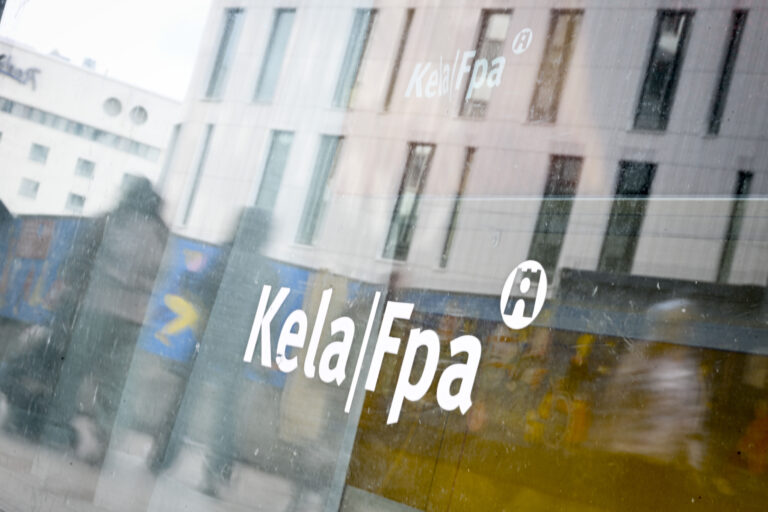 Kelan logo Kampin toimipisteessä Helsingissä. LEHTIKUVA / EMMI KORHONEN