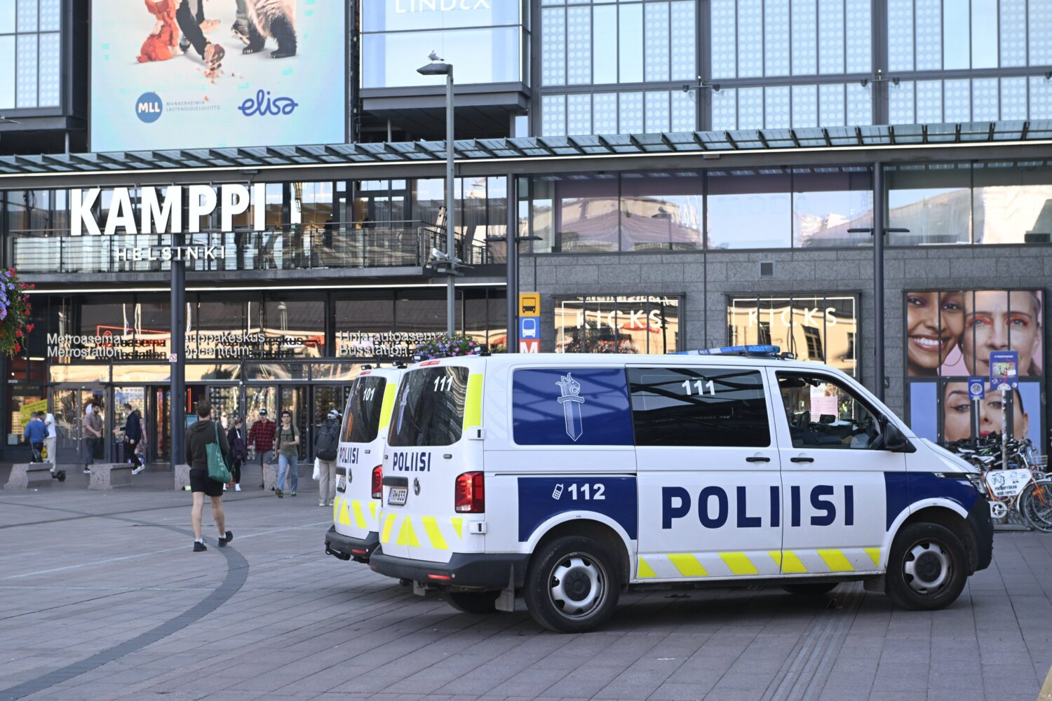 Poliisiautoja Helsingissä. / LEHTIKUVA / MIKKO STIG