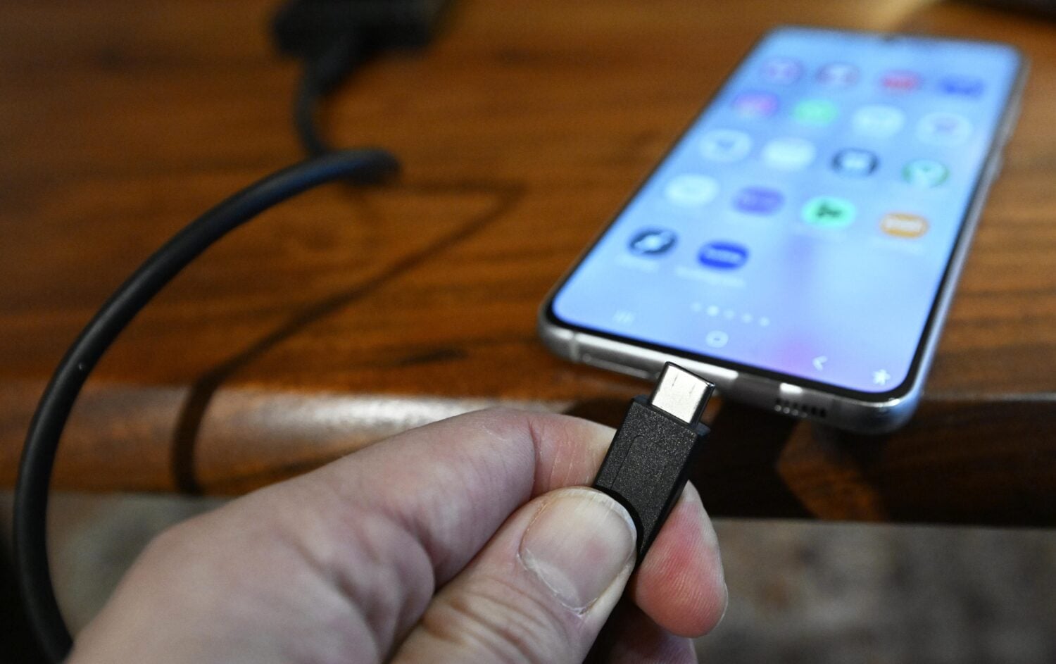 puhelin usb-c-piuha