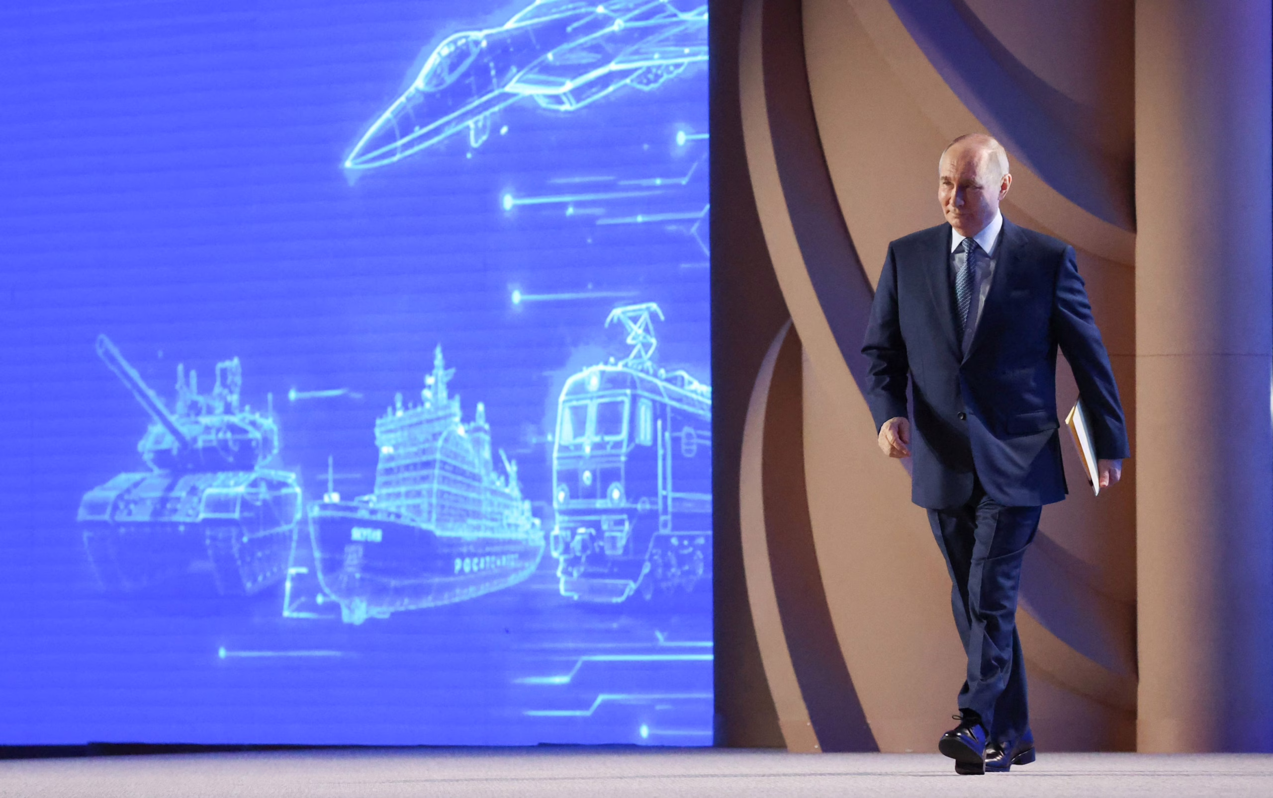 Vladimir Putinin imperiumi murenee