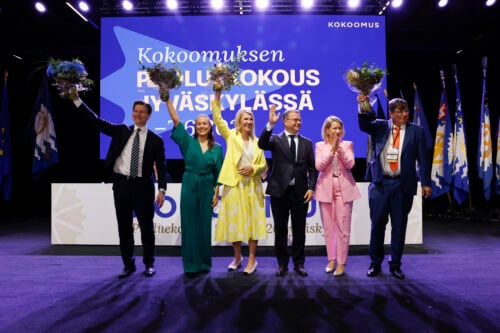 puoluekokouksen henkilöitä