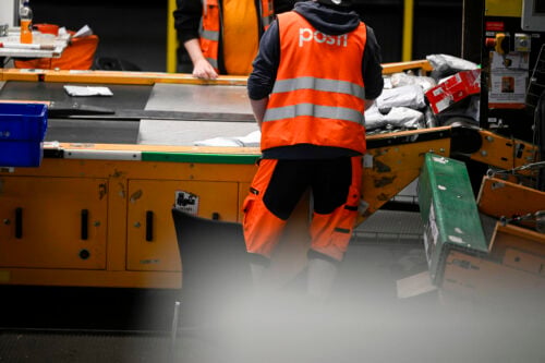 Paketteja Postin logistiikkakeskuksessa Vantaalla 11. kesäkuuta.