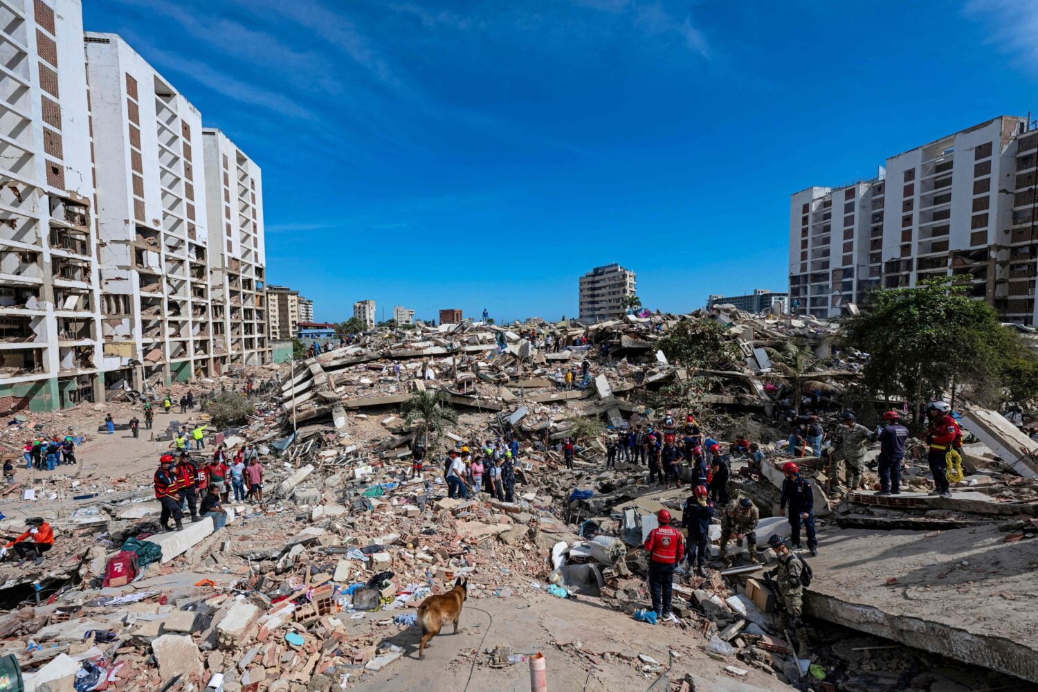 Satoja rakennuksia romahti keskiviikkona Venezuelassa.