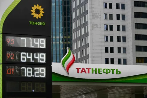 Öljy-yhtiö Tatneftin huoltoasema Moskovassa.