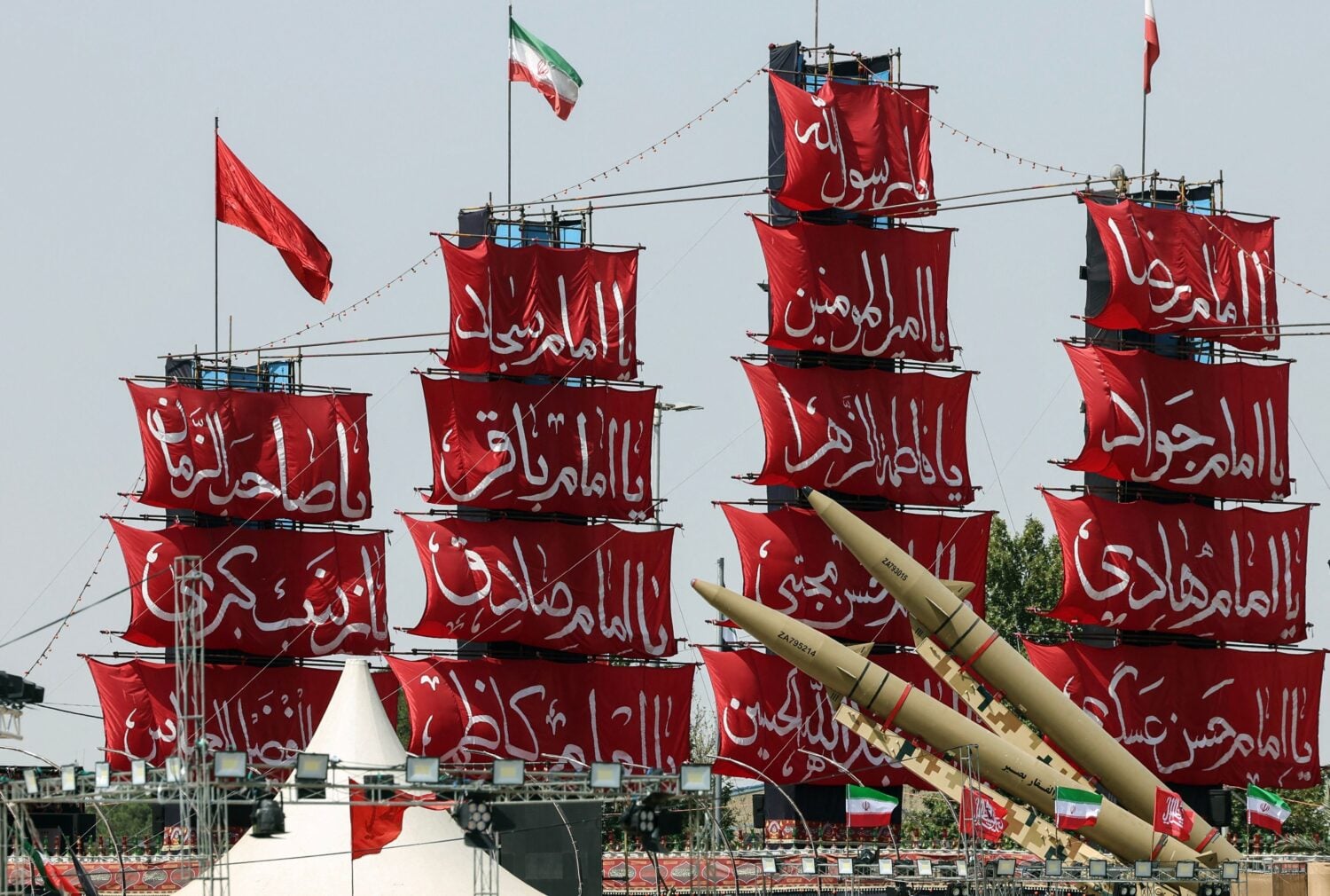 Iranin ohjuskalustoa esillä Teheranissa heinäkuun lopulla. / AFP / LEHTIKUVA