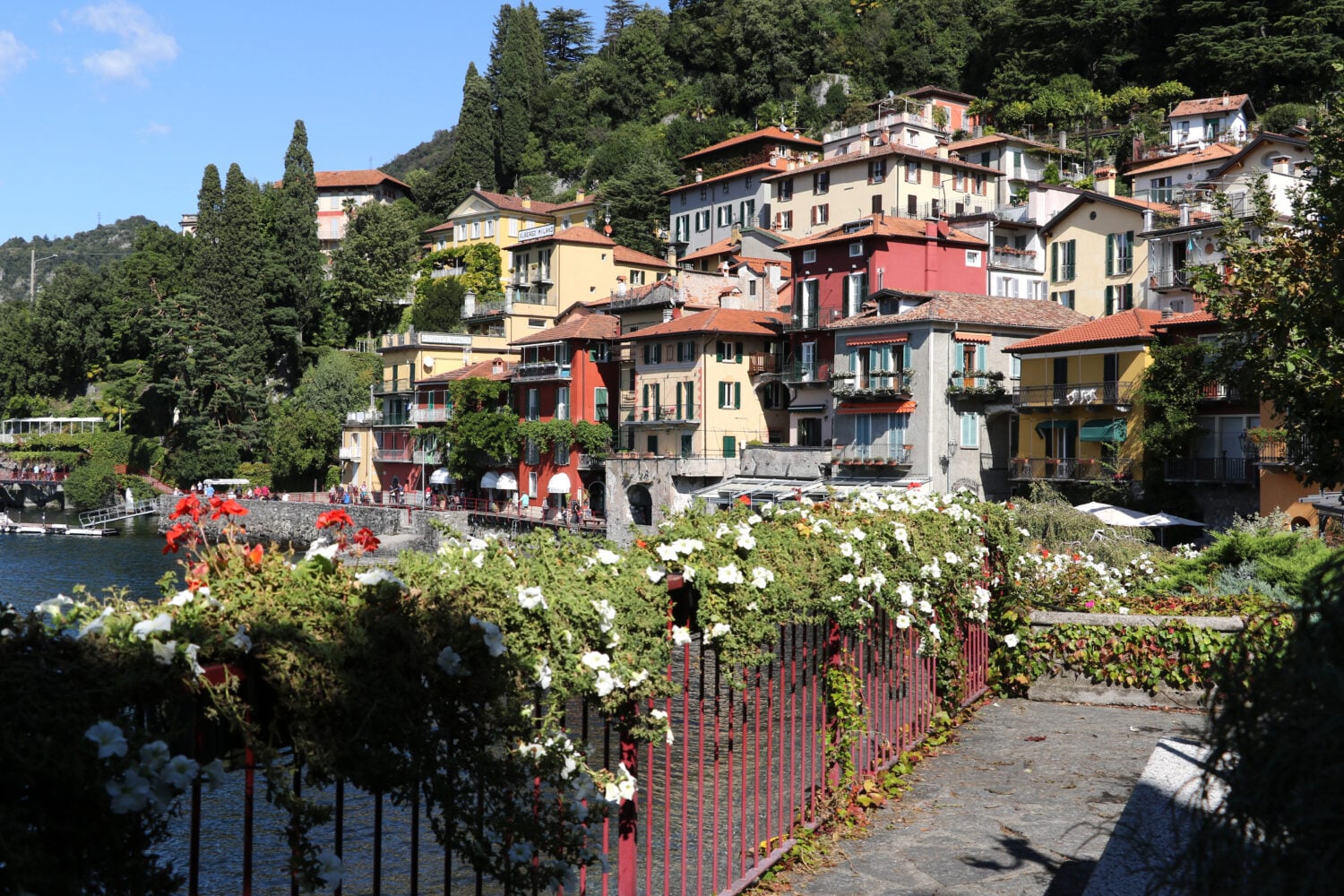 Varenna sijaitsee Comojärven rannalla