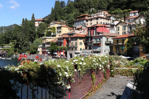 Varenna sijaitsee Comojärven rannalla