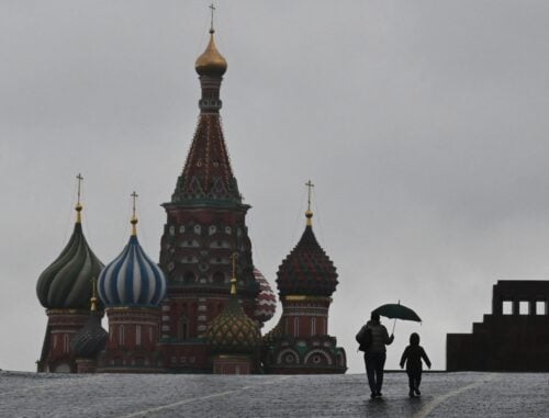 Varjoissa paistaa Moskova. LEHTIKUVA / AFP, AFP / LEHTIKUVA / YURI KADOBNOV