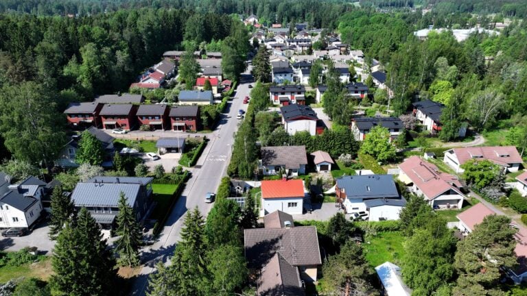 Omakotitaloja Helsingissä. LEHTIKUVA / ANTTI AIMO-KOIVISTO