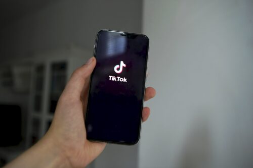 Elokuun alussa myyntiin tullutta tuolia hehkutetaan etenkin Tiktokissa. LEHTIKUVA / AADA PETÄJÄ
