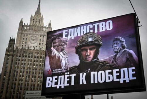 Venäjän ulkoministeriön edessä oleva propagandataulu julistaa "Yhtenäisyys johtaa voittoon". LEHTIKUVA / AFP, AFP / LEHTIKUVA / ALEXANDER NEMENOV