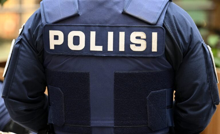 Poliisi kuvituskuvassa. LEHTIKUVA / HEIKKI SAUKKOMAA