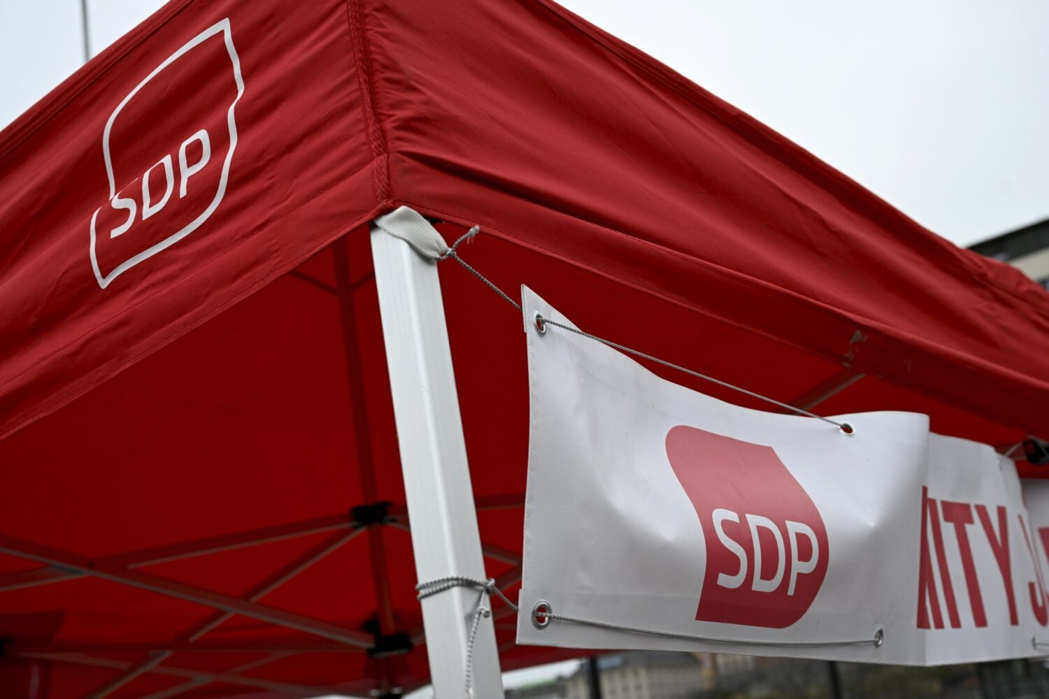 SDP:n logo. LEHTIKUVA / EMMI KORHONEN