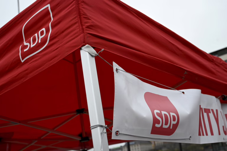 SDP:n logo. LEHTIKUVA / EMMI KORHONEN