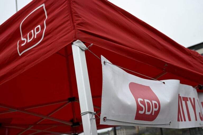 SDP:n logo. LEHTIKUVA / EMMI KORHONEN