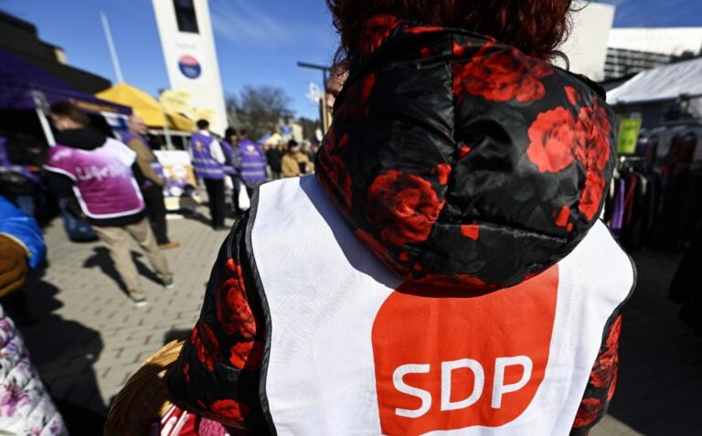SDP:n vaalikampanjointia arkistokuvassa. LEHTIKUVA / VESA MOILANEN