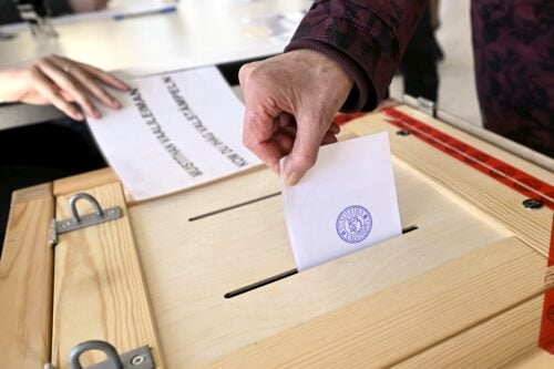 Tekoälyn vaikutus ihmisten mielipiteisiin ja äänestyskäyttäytymiseen huolestuttaa tutkijoita. LEHTIKUVA / VESA MOILANEN