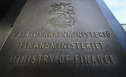 Valtiovarainministeriön kyltti ministeriön seinässä Helsingissä. LEHTIKUVA / MARKKU ULANDER