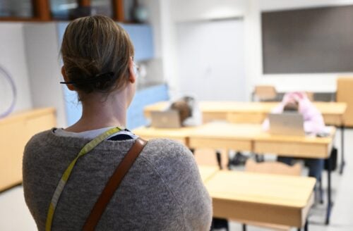 Opettaja koululuokassa. LEHTIKUVA / VESA MOILANEN