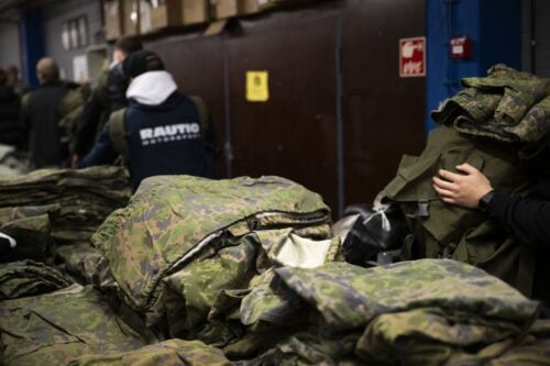 Alokkaita Kaartin jääkärirykmentissä Santahaminan varuskunnassa Helsingissä. LEHTIKUVA / ANTTI AIMO-KOIVISTO