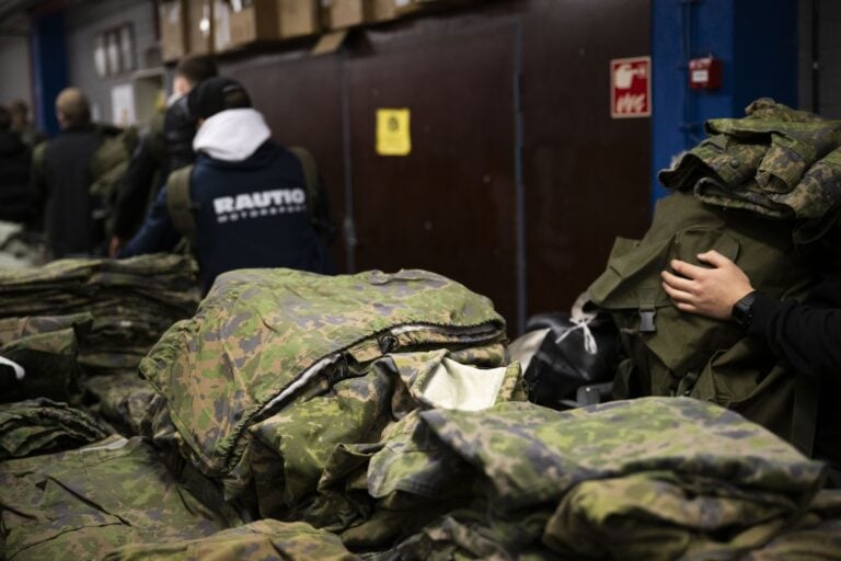 Alokkaita Kaartin jääkärirykmentissä Santahaminan varuskunnassa Helsingissä. LEHTIKUVA / ANTTI AIMO-KOIVISTO