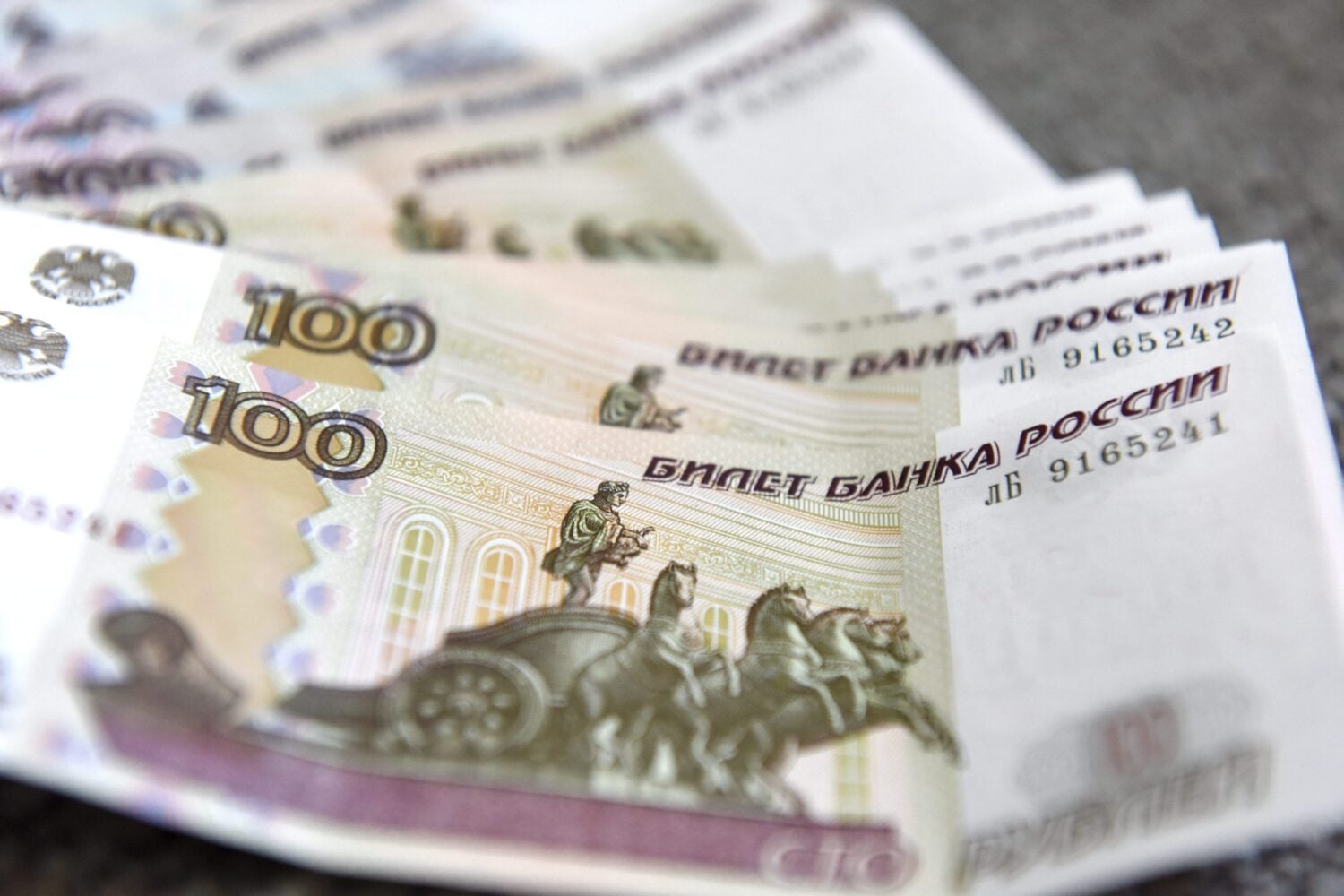 Venäjän ruplia. LEHTIKUVA / HEIKKI SAUKKOMAA