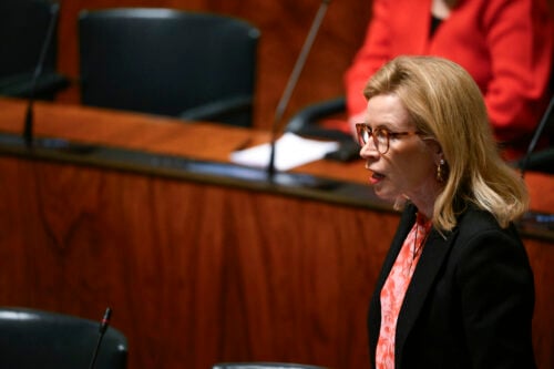 Kokoomuksen Pia Kauma eduskunnassa. LEHTIKUVA / ANTTI AIMO-KOIVISTO