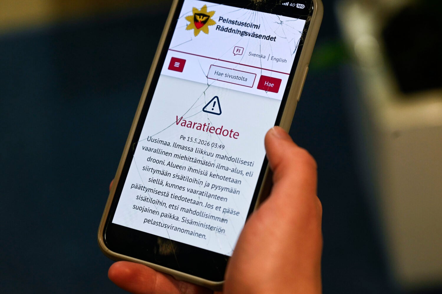 Pelastustoimen vaaratiedote mahdollisesta drooniuhasta kuvattuna peruuntuneen drooniuhan jälkeen Uudellamaalla Helsingissä 15. toukokuuta 2026. LEHTIKUVA / JADE SILPO