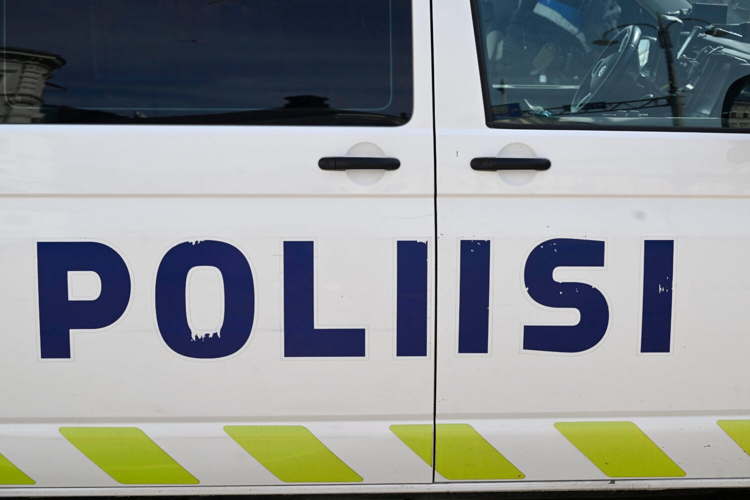 Mopojen kuljettajat ovat jättäneet noudattamatta poliisin pysäytysmerkkiä ja lähteneet pakenemaan