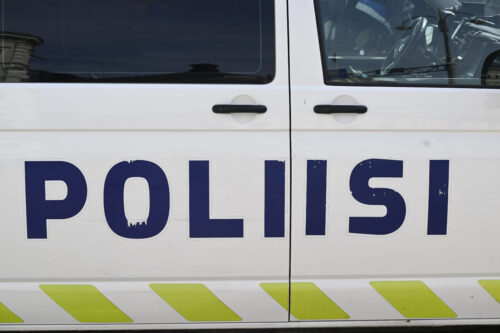 Mopojen kuljettajat ovat jättäneet noudattamatta poliisin pysäytysmerkkiä ja lähteneet pakenemaan