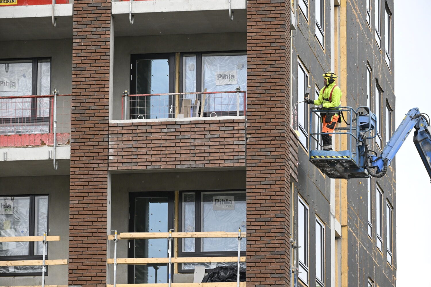 Rakennustyömaa Espoossa. LEHTIKUVA / HEIKKI SAUKKOMAA