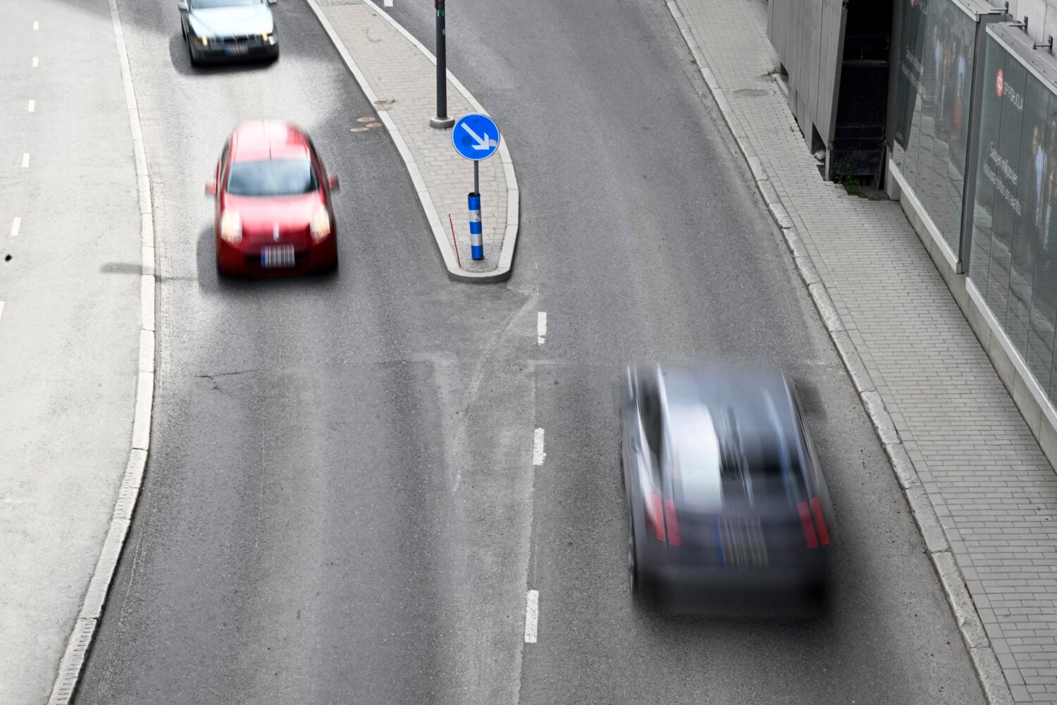 Autoliikennettä Tampereella. LEHTIKUVA / VILJA SIRVIÖ