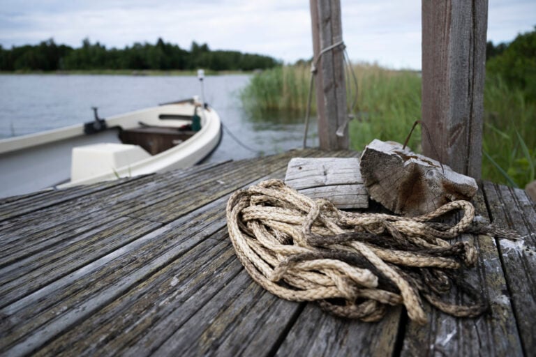 Venelaituri mökkirannassa Vaasan saaristossa. LEHTIKUVA / MIKKO STIG