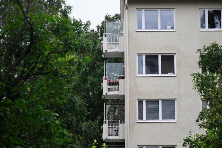 Asuinrakennuksia Helsingin Lauttasaaressa. LEHTIKUVA / JADE SILPO
