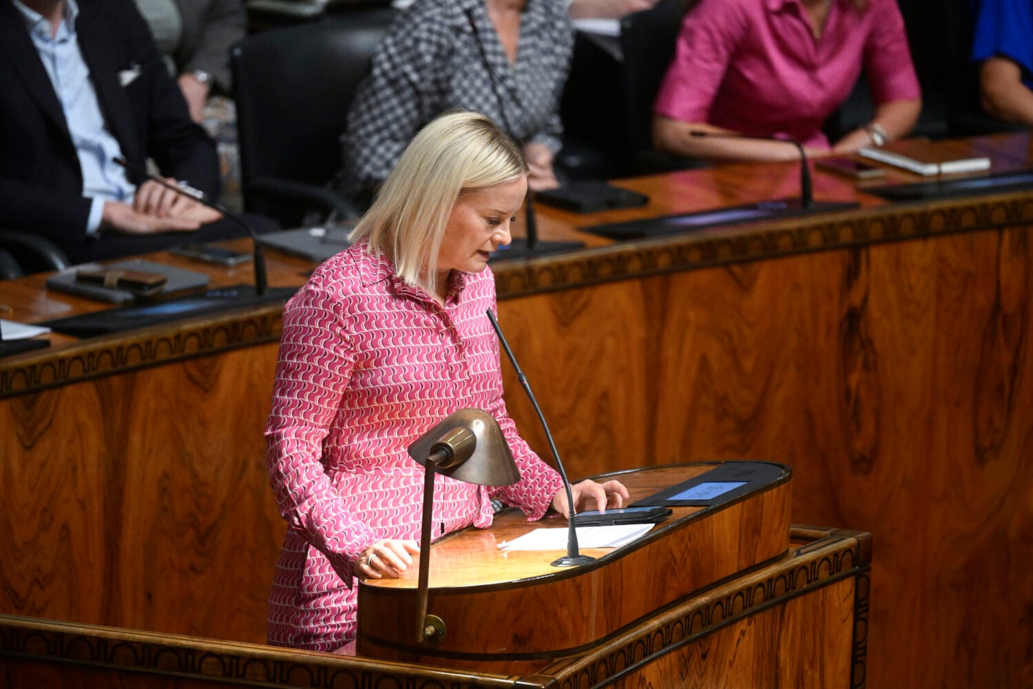 Valtiovarainministeri Riikka Purra eduskunnan täysistunnossa. LEHTIKUVA / VILJA SIRVIÖ